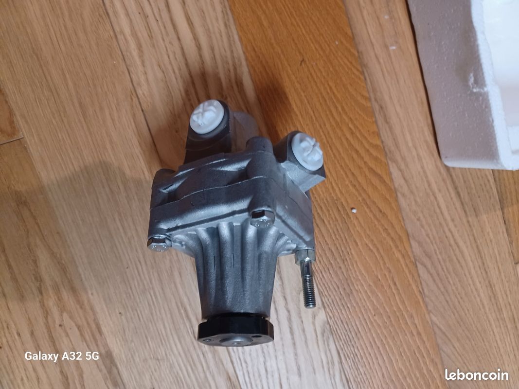 Pompe de direction porsche 944 (image 3)