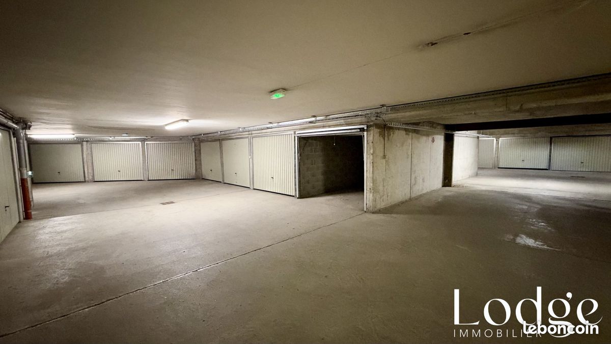 Parking 14 m² · à Briançon · 14 m² · 86 €/mois