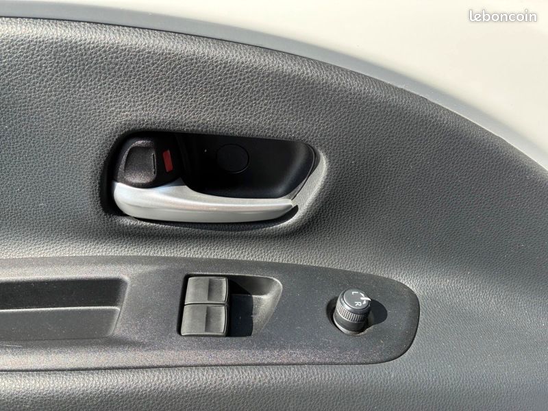 Toyota aygo x 1.0 VVT-i 72 Dynamic (image 17)