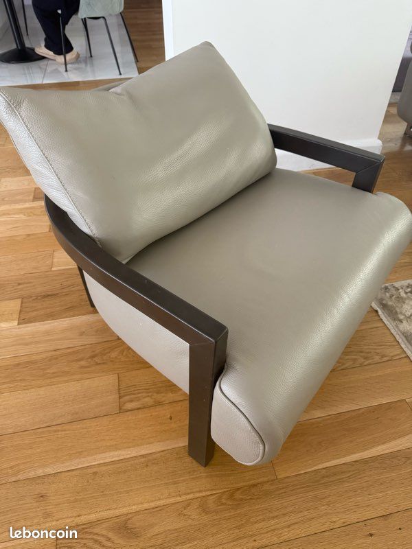 Canapé gris cuir (image 12)