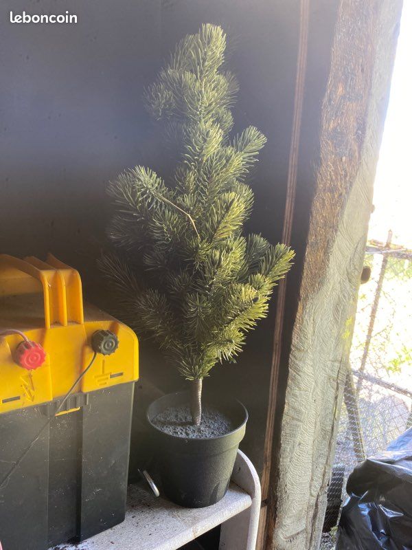 Sapin en plastique deco (image 1)