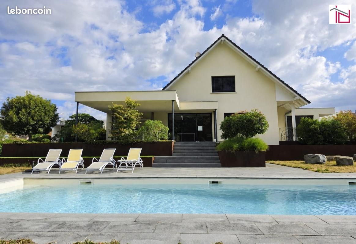 Maison 8 pièces 250 m² · à Kembs · 250 m² · 896 000 €
