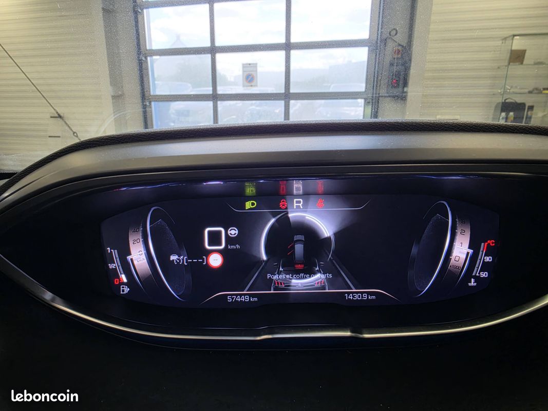 PEUGEOT 5008 PureTech 130ch S&S EAT8 GT (image 27)
