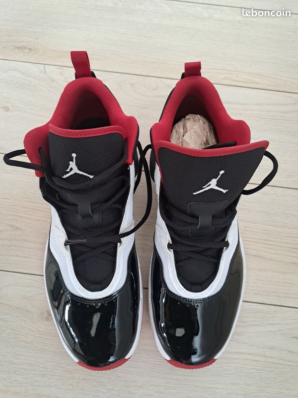 Jolie Baskets Jordan Stay Loyal 3 Marque Nike (image 1)