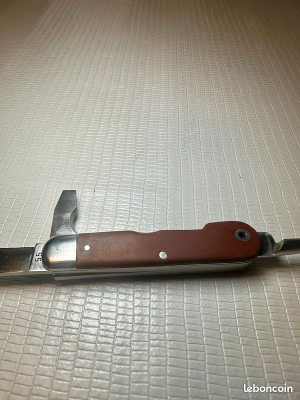 Couteau soldat suisse wenger wengerinox modèle 1951 daté 1955