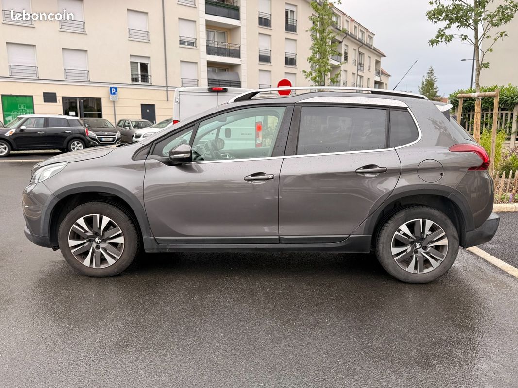 PEUGEOT 2008 130ch SS BVM6 Style (image 5)