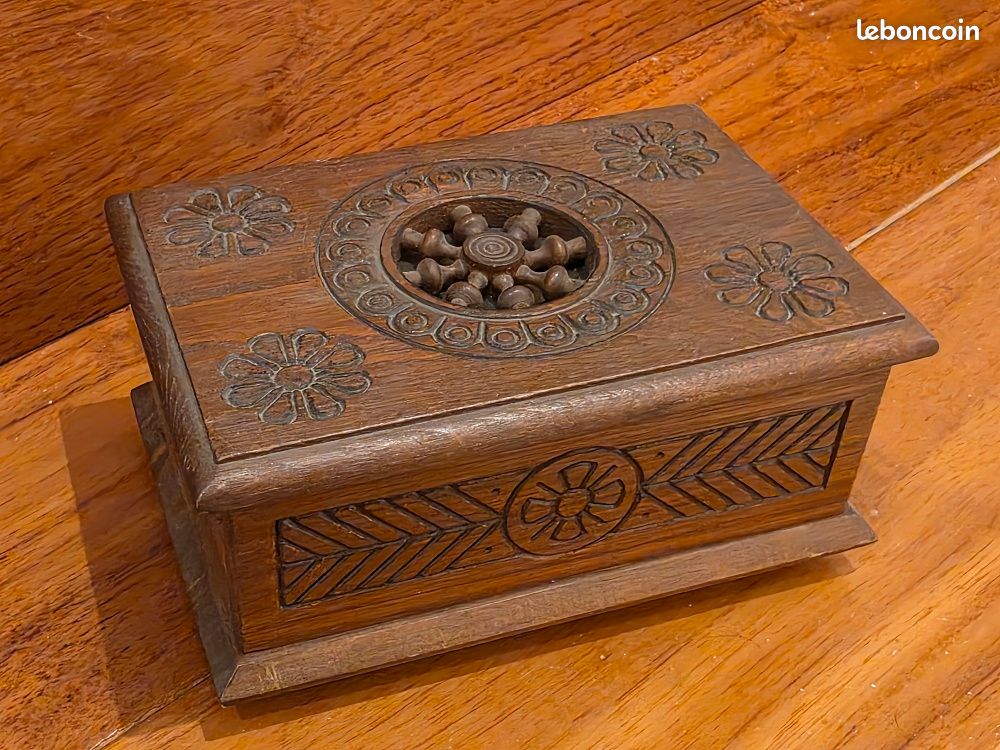 Ancienne Boîte à Bijoux En Bois – Style Breton – Vers 1945