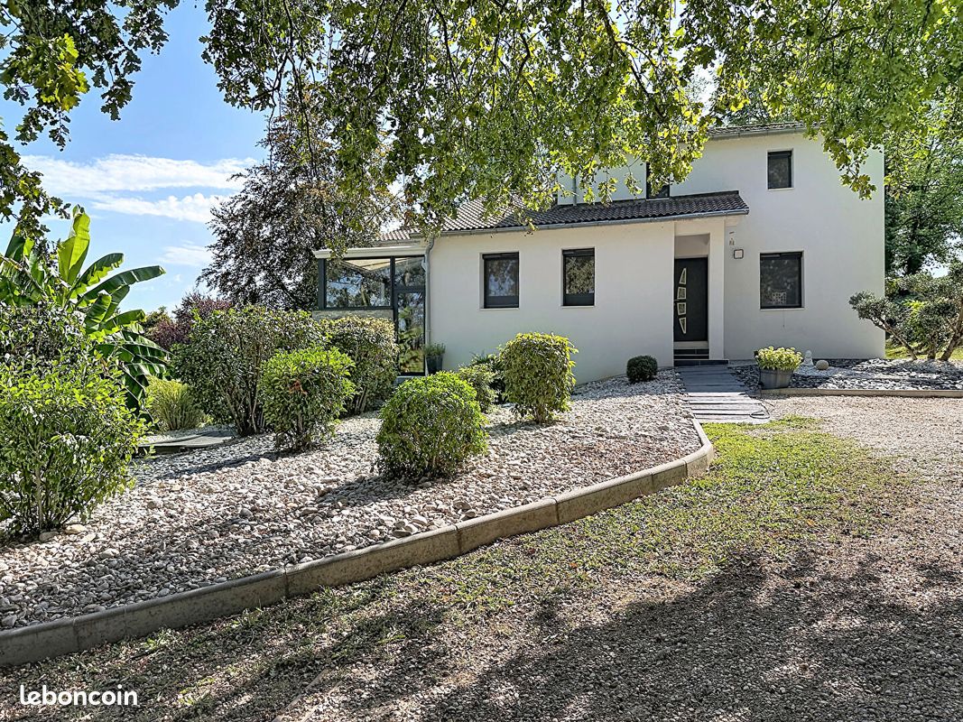 Maison 6 pièces 200 m² · à Villieu-Loyes-Mollon · 200 m² · 570 000 €