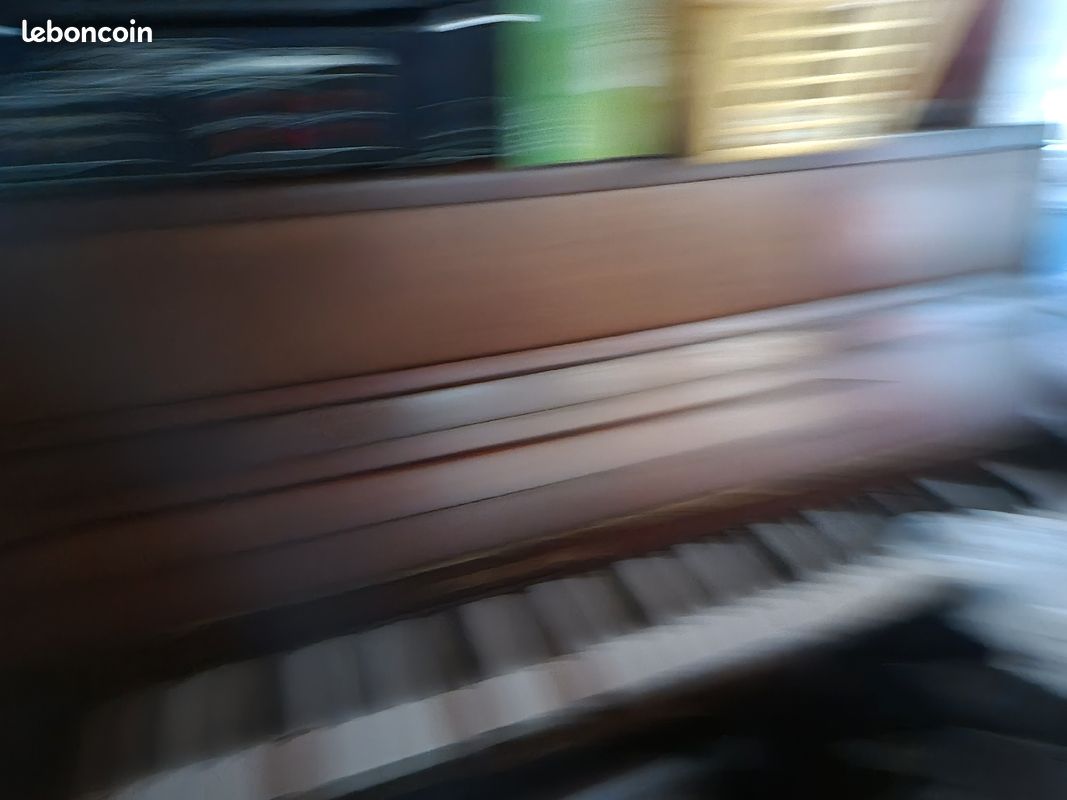 Piano (image 1)