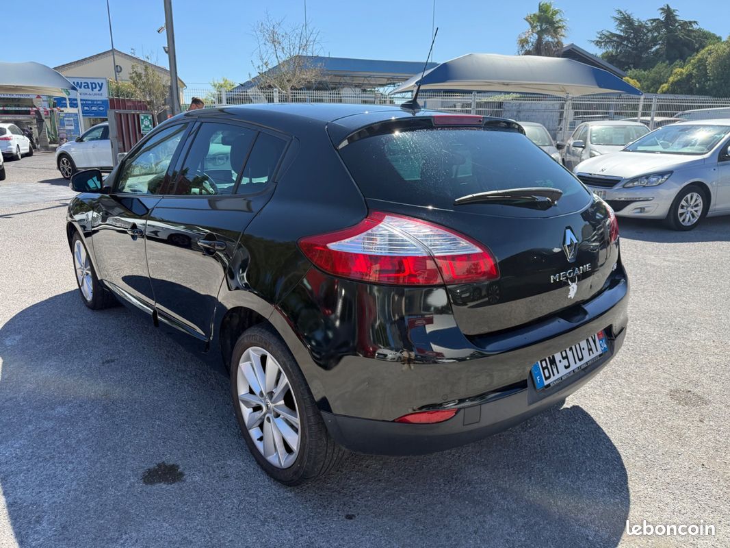 Renault MEGANE III Renault Mégane III 1.9 DCI 130 FAP eco2 XV de France (image 4)