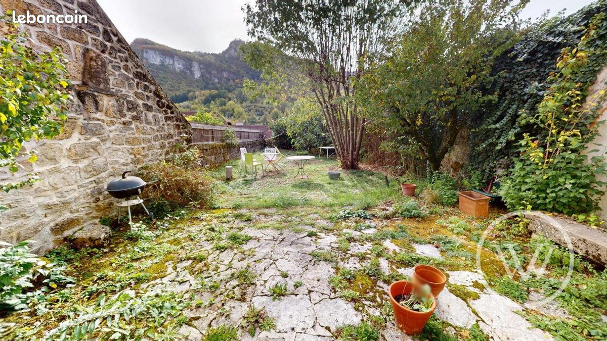 Maison 8 pièces 210 m² · à Mouthier-Haute-Pierre · 210 m² · 233 500 €