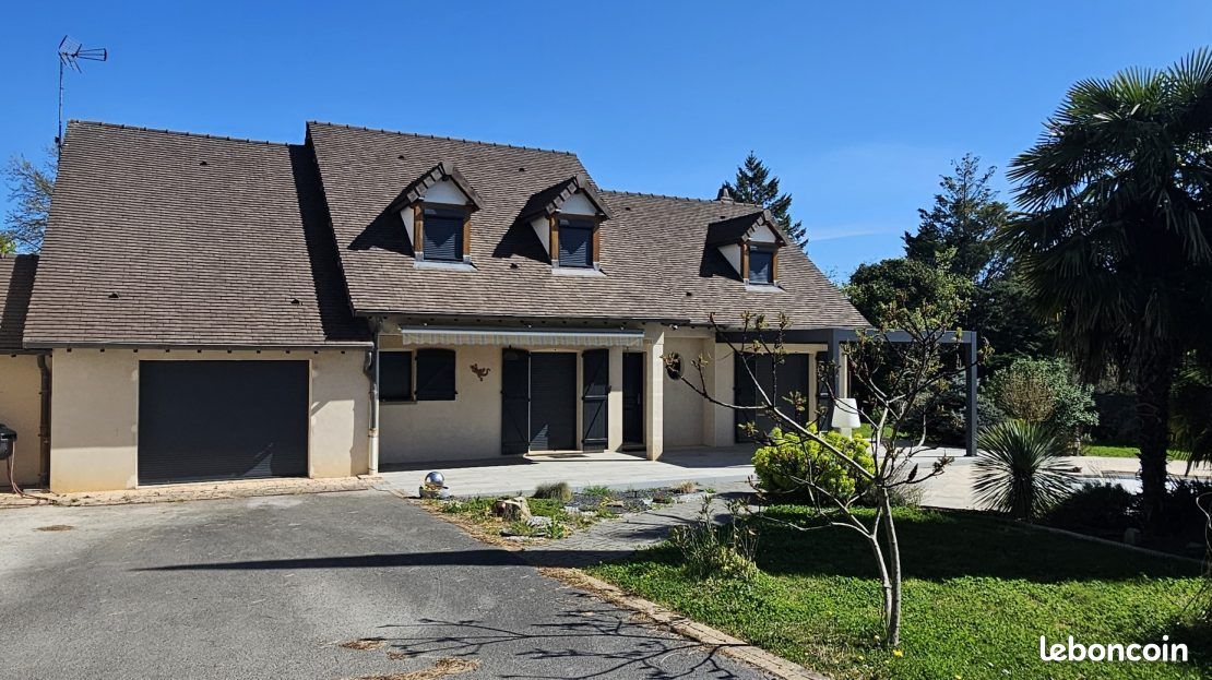 Maison 10 pièces 238 m² · à Givry · 238 m² · 550 000 €