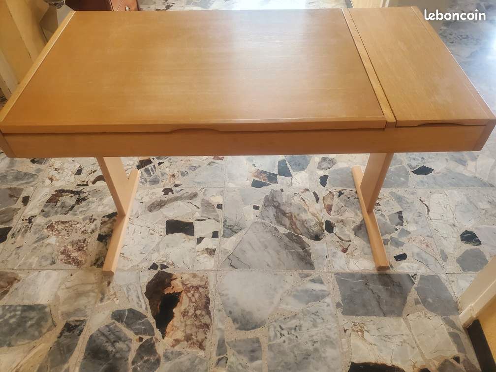 Bureau (image 2)
