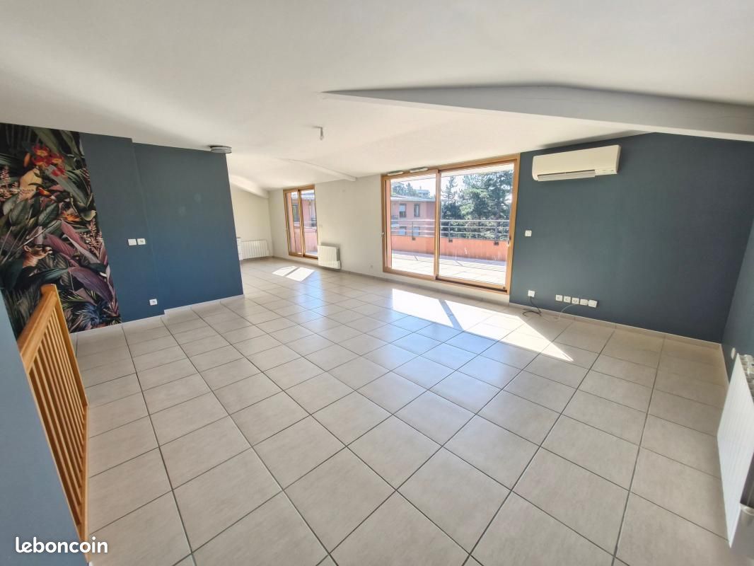 Appartement 5 pièces 160 m² · à Saint-Genis-Laval · 160 m² · 1 854 €/mois