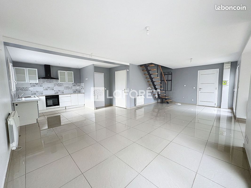 Maison 7 pièces 140 m² · à Grand-Couronne · 140 m² · 1 550 €/mois