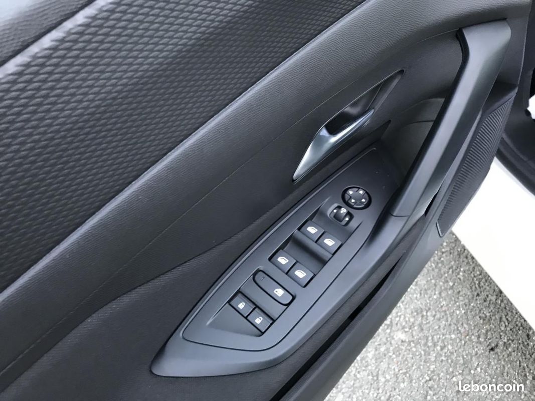 PEUGEOT 308 SW PureTech 130ch S&S EAT8 Active Pack (image 15)