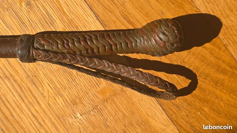 ANCIENNE CRAVACHE, POMMEAU en corne EUR 80,00 - FR