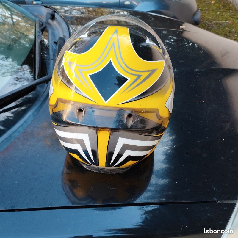 Vend casque shoei très peu servi taille s (image 3)