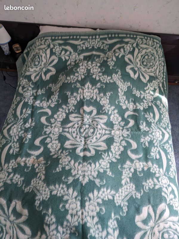 Couverture laine verte (image 1)