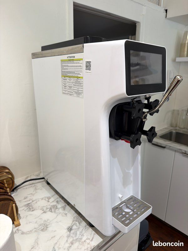 VEVOR Machine à Crème Glacée Commerciale 10 L/h 900 W 1 Saveur, Trémie en Inox de 4 L, Pré-Réfrigération Automatique à Écran Tactile, pour Sundae Yaourt Café Snack-Bar (image 3)