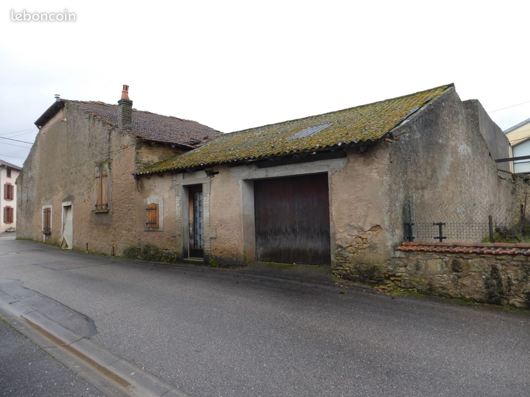 Maison 4 pièces 102 m² · à Chenevières · 102 m² · 24 000 €