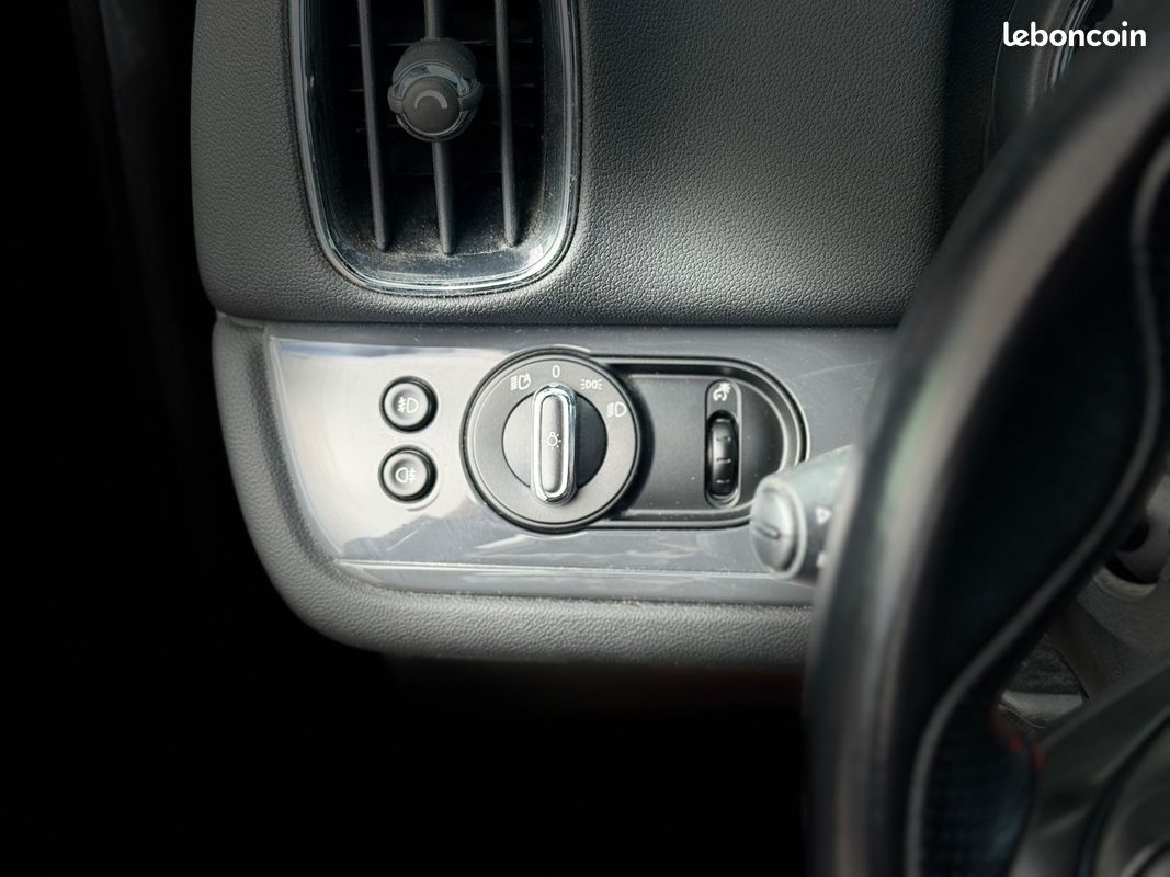 MINI COUNTRYMAN F60 136 ch BVA6 Cooper John Cooper Works CUIR BOITE AUTO GPS GARANTIE 12 MOIS (image 15)