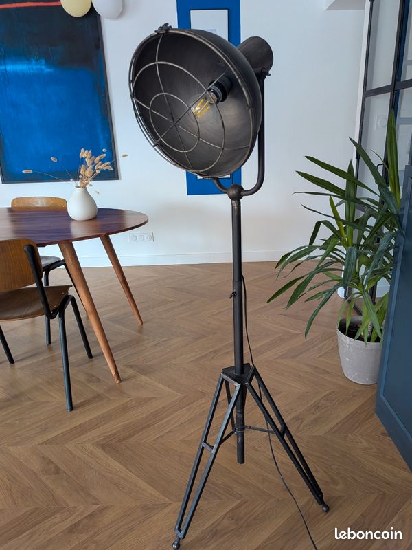 Lampe sur pied (image 1)