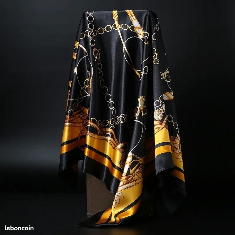 Foulard étole carré satin 90 cm x 90 top qualité de luxe fond noir bords dorés (image 1)