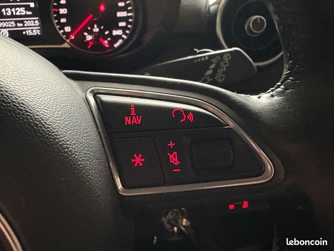 AUDI A1 SPORTBACK 1.0 TFSI ultra 95 S tronic 7 Midnight Series / JANTES 17 / PHARES AUTOMATIQUES (image 27)