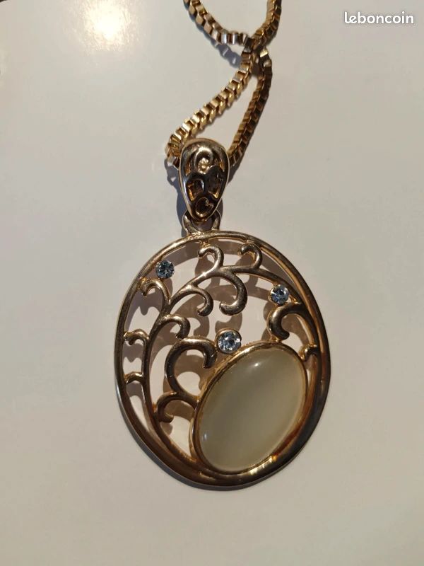 Collier long fantaisie doré (image 2)