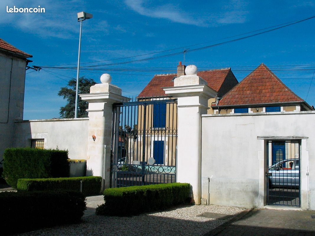 Appartement 4 pièces 80 m² · à Auxerre · 80 m² · 826 €