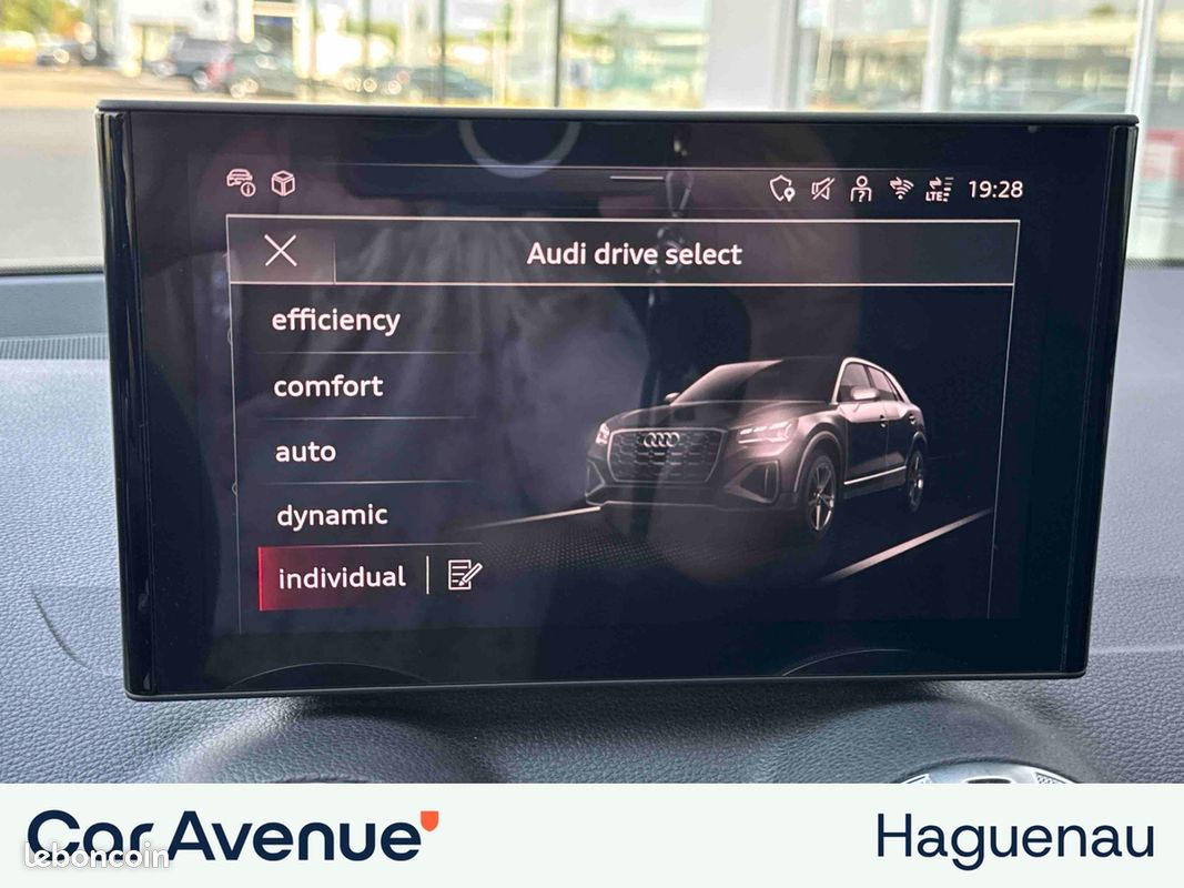 AUDI Q2 35 TDI 150 S tronic 7 Black Edition / Toit Ouvrant / GPS / Caméra / Hayon Electrique / Attelage (image 41)