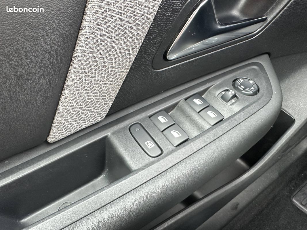 CITROEN C4 PureTech 155 S&S EAT8 Shine Pack (image 15)