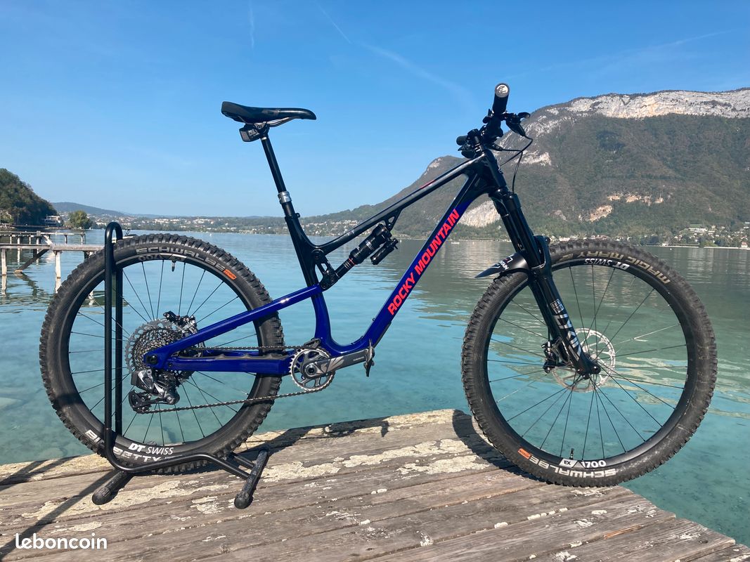 Enduro Rocky Mountain Altitude Carbon 99 Mullet Vélos