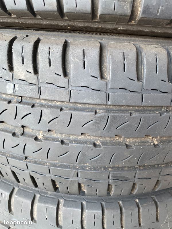 Pneus été 215 65 R 16 C (image 2)