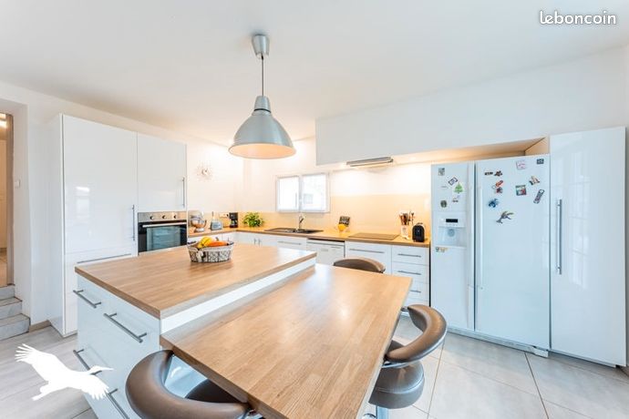 Maison 7 pièces 240 m²