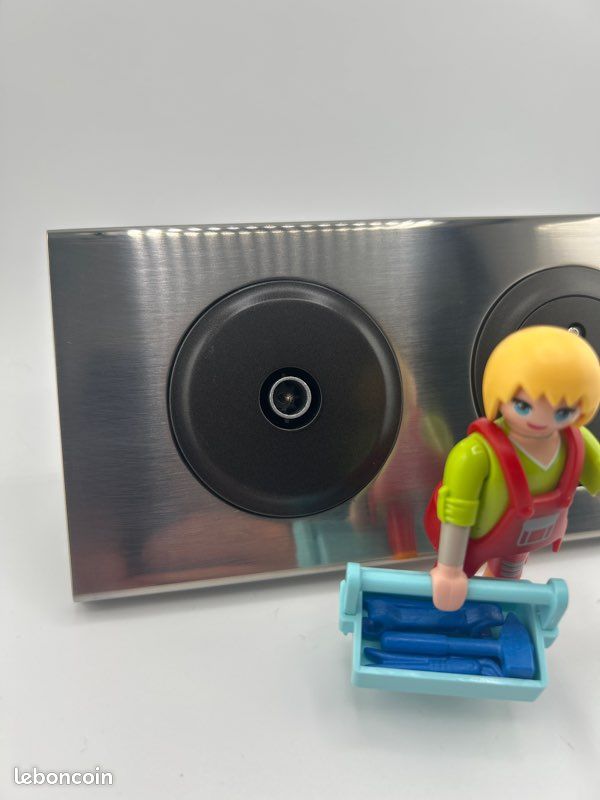 Plaque double 2 postes Legrand Céliane finition matière inox brossé avec très légères micro rayures (image 3)