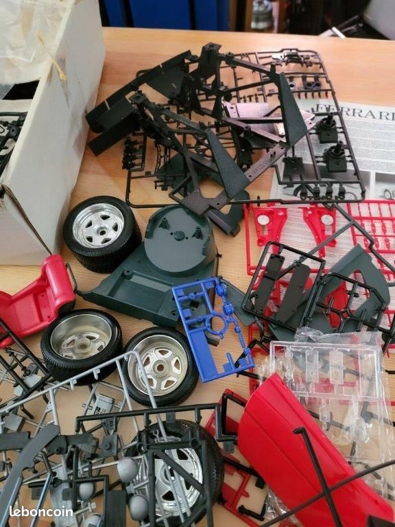 Pièces détachées Pocher 1/8 Porsche et F40 et Testararossa (image 14)