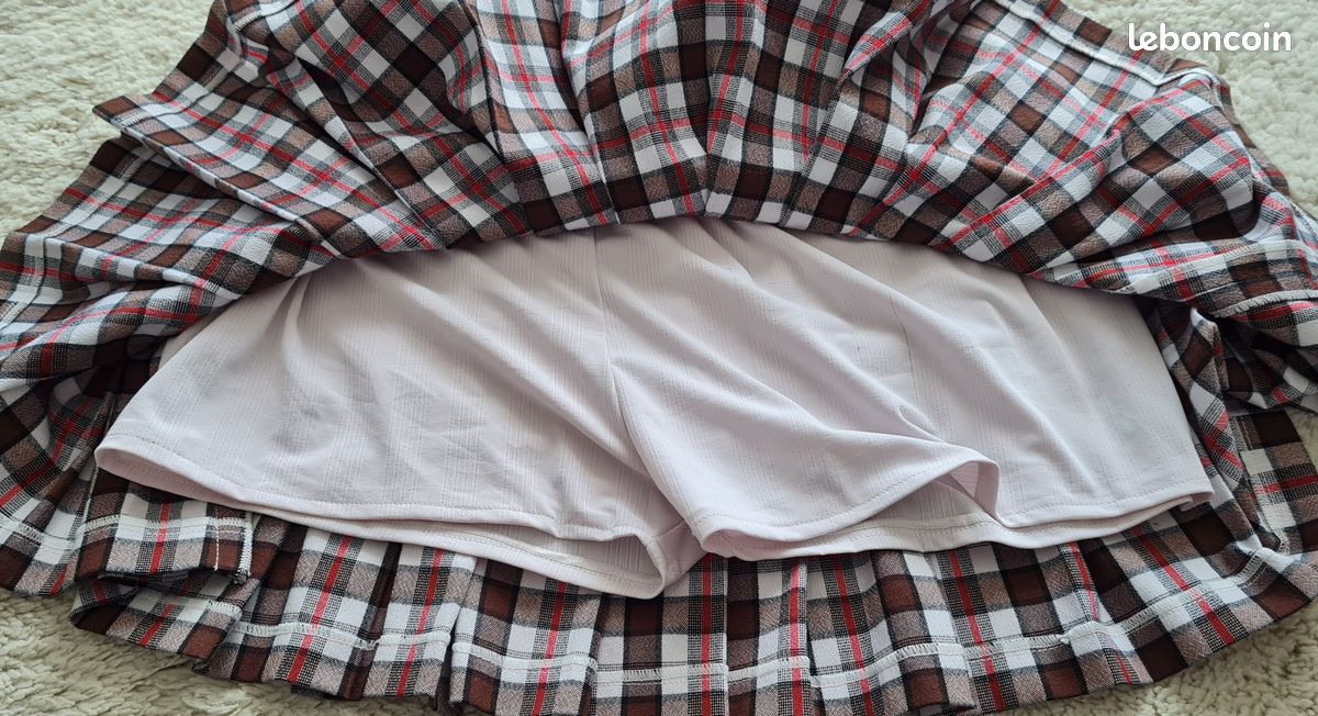 Coussin carré Vichy rouge et blanc à carreaux avec passepoil 55 x 55