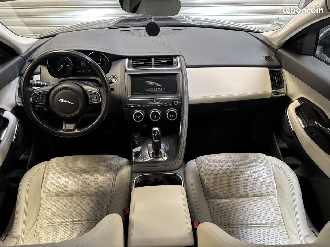 JAGUAR E-PACE D150 - AWD - BVA S PHASE 1 - CARPLAY - Toit ouvrant (image 11)