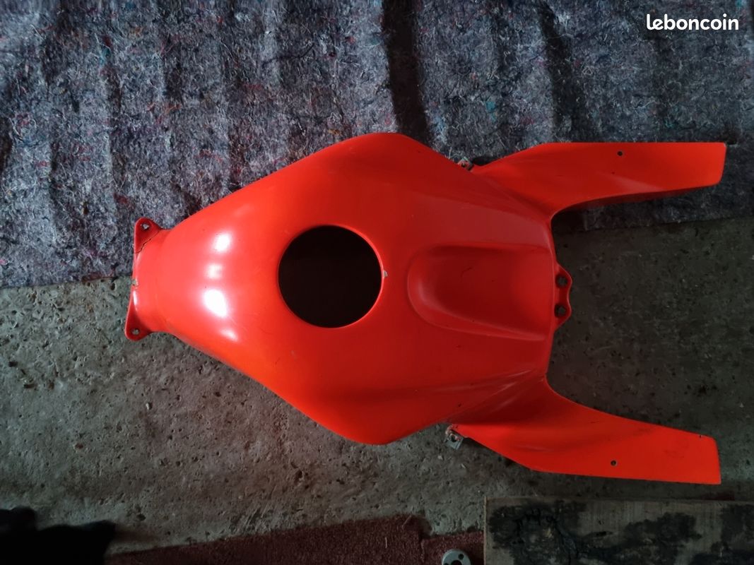 Protege reservoi cbr 600 pc37 (image 1)