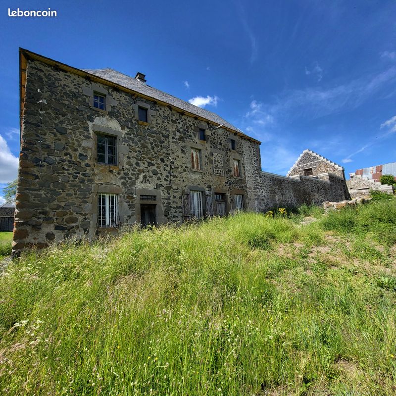 Maison 4 pièces 180 m² · à Landeyrat · 180 m² · 162 000 €