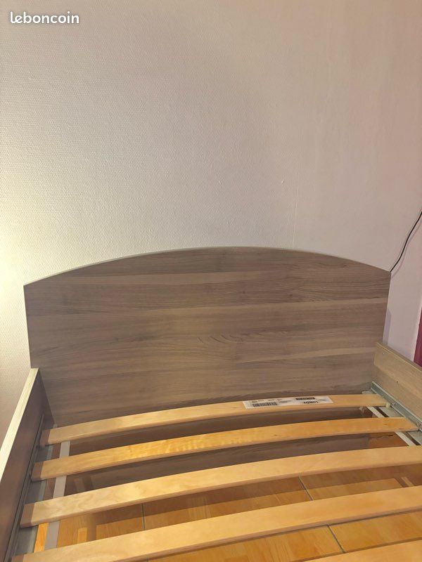 Beau lit bois gris avec sommier 90x200 parfait état avec matelas à donner (image 3)