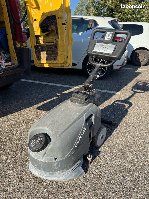 Autolaveuse professionnelle CMM 360 Multispeed (image 1)