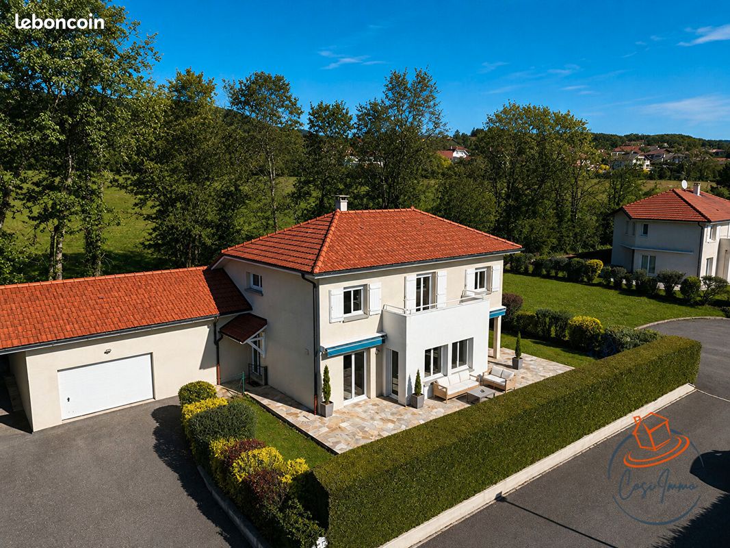 Maison 6 pièces 168 m² · à Cessy · 168 m² · 3 405 €/mois