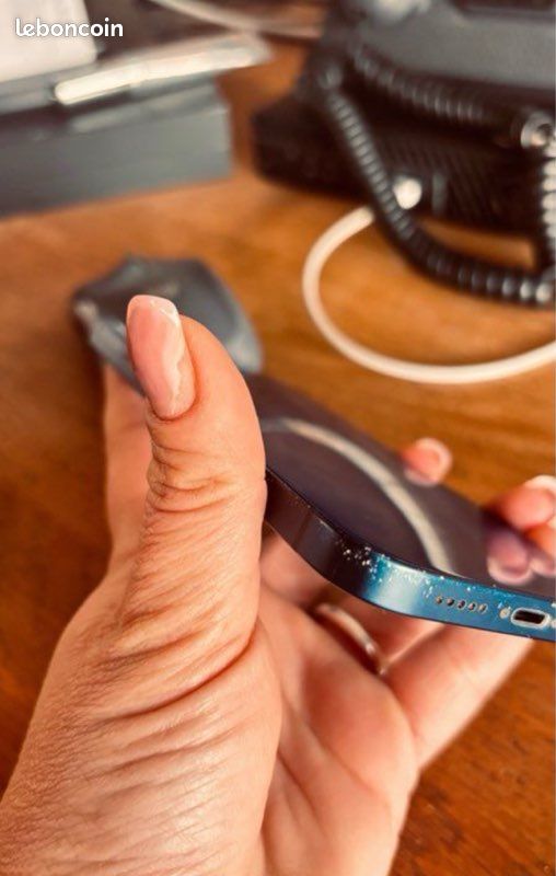 IPhone 12 (image 3)
