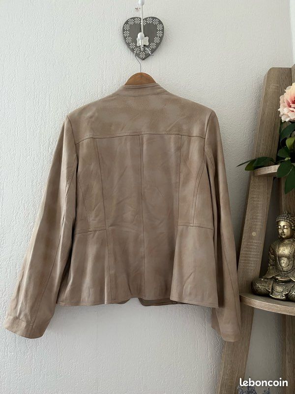 Ensemble tailleur beige matière daim tout doux Armand Thiery T44 (image 14)
