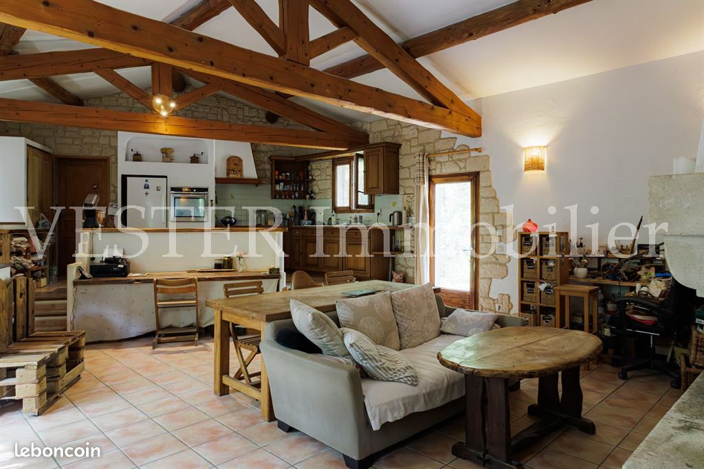 Maison 5 pièces 130 m² · à Saumane-de-Vaucluse · 130 m² · 998 000 €