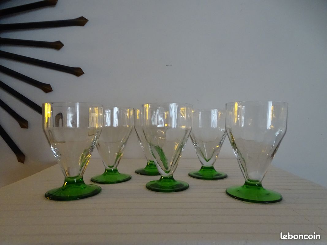 Verres à Liqueur Art Déco en Verre Uranium, 1920s, Set de 6 en vente sur