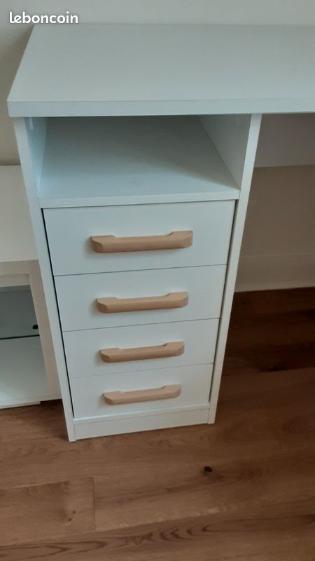 Bureau (image 2)
